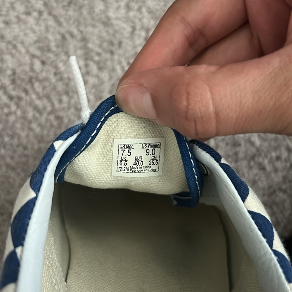 Vans - Picture 3 of 10